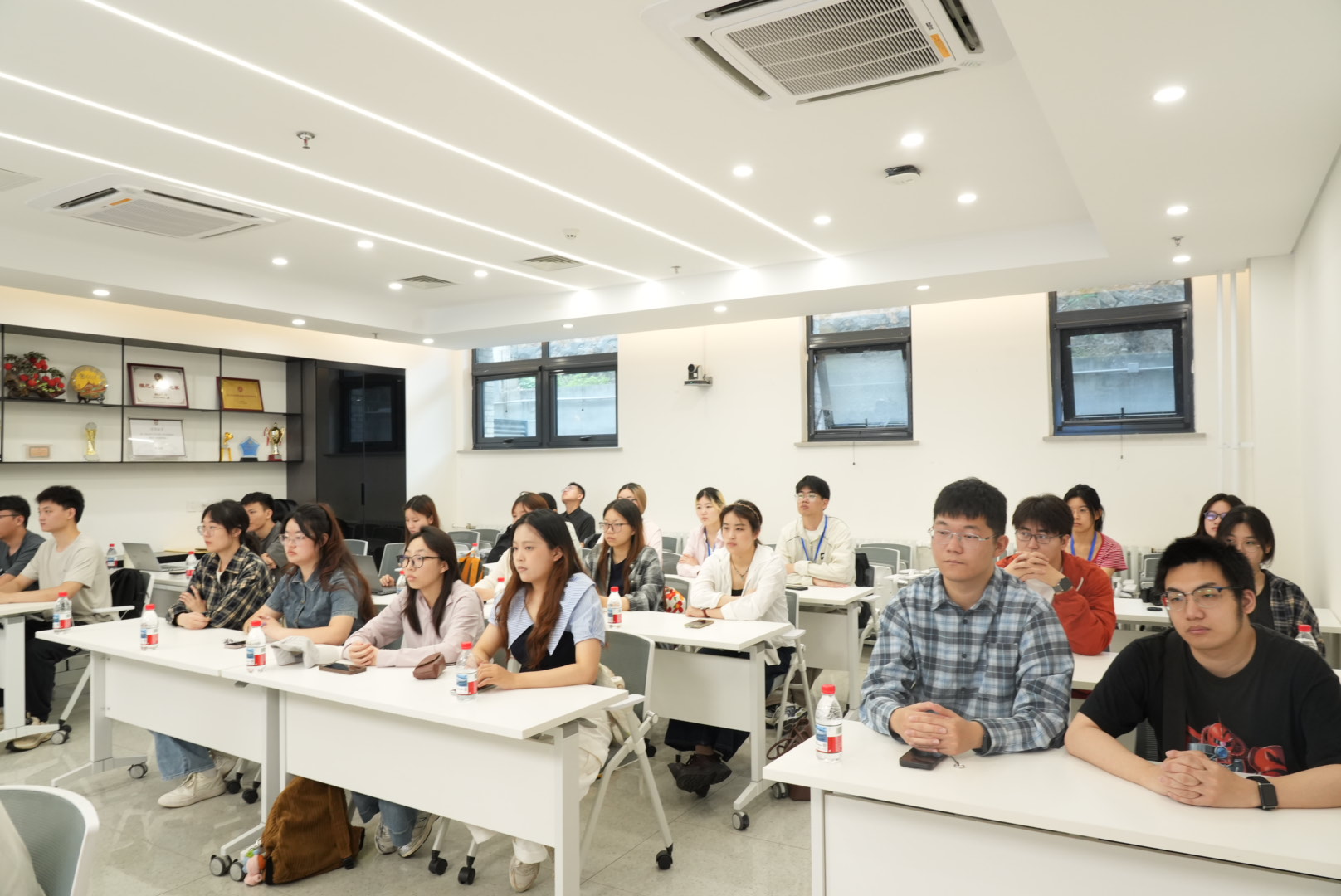 会议现场2.jpg